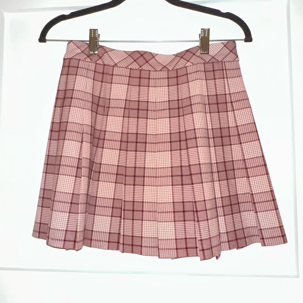 Aritzia Sunday Best pleated mini skirt worn once. In excellent condition